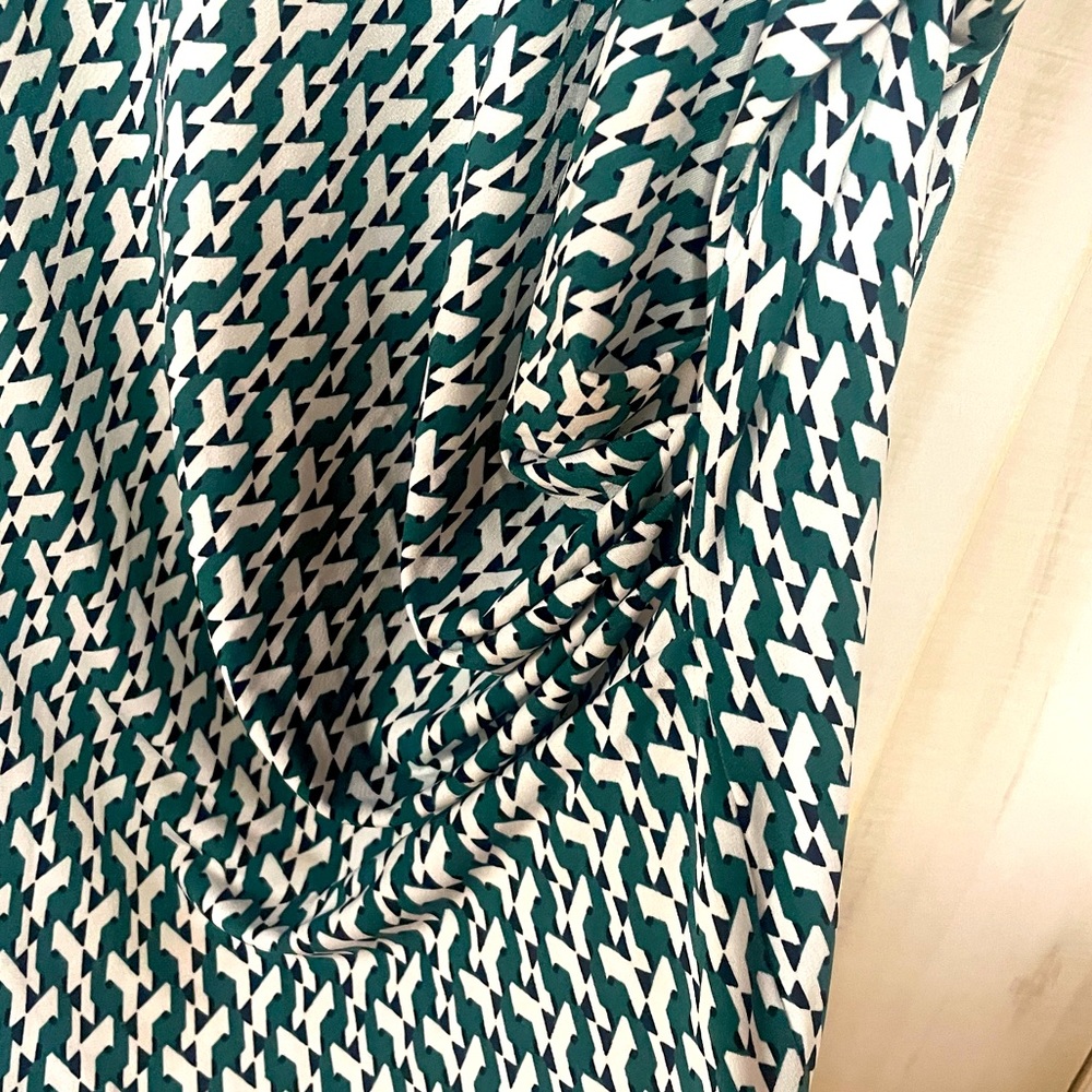 Tahari Green White Black Abstract Print Wrap-Look 3/4 Sleeve Blouse Sz 3X - Picture 6 of 7
